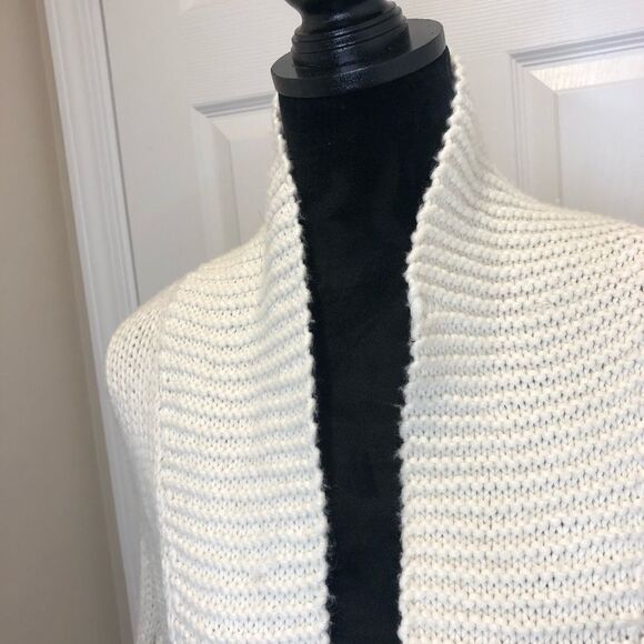 Eddie Bauer hand knit cream button front cardigan long sleeve sweater size mediu - Picture 4 of 9